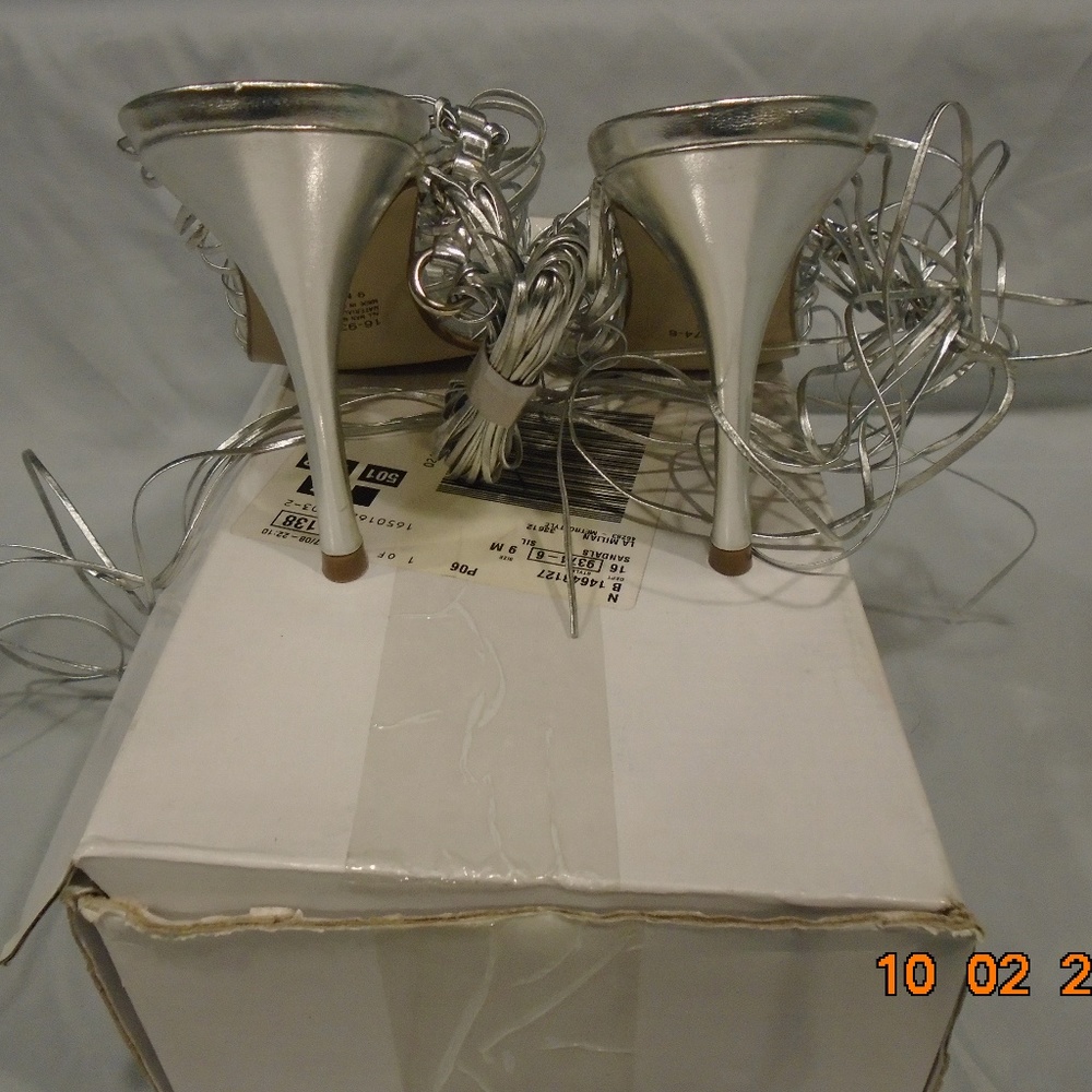 Shoes - Picture 3 of 4